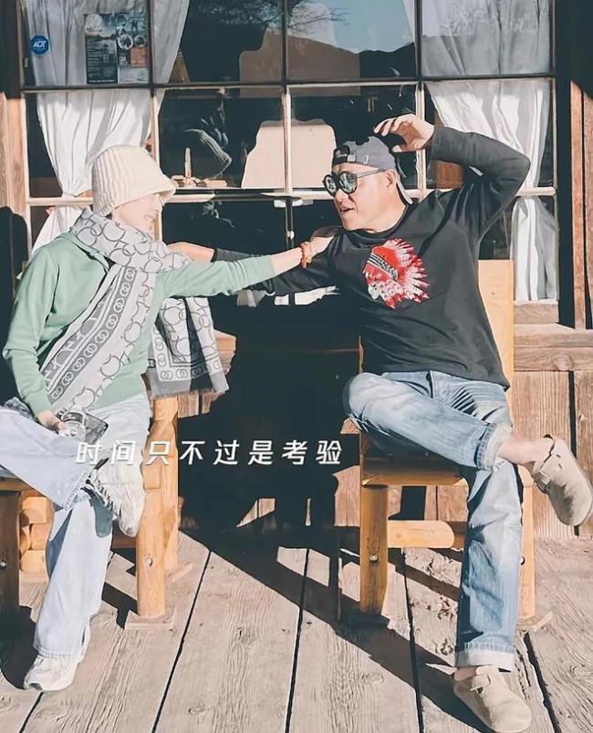 49歲“可云”徐露近況曝光 海邊翩翩起舞