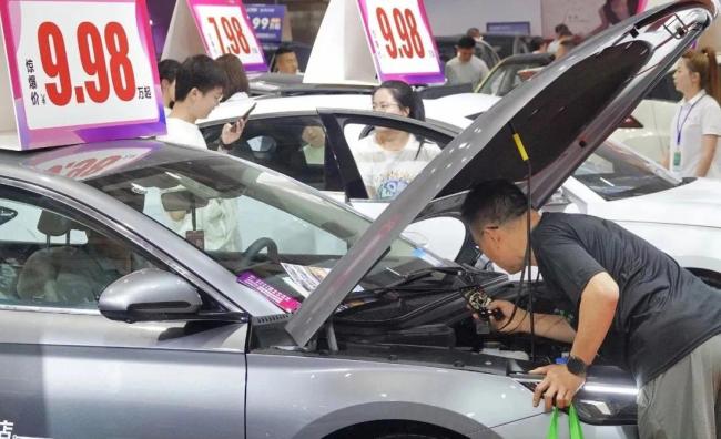 中國(guó)汽車業(yè),，如何破“卷”求“新”,？