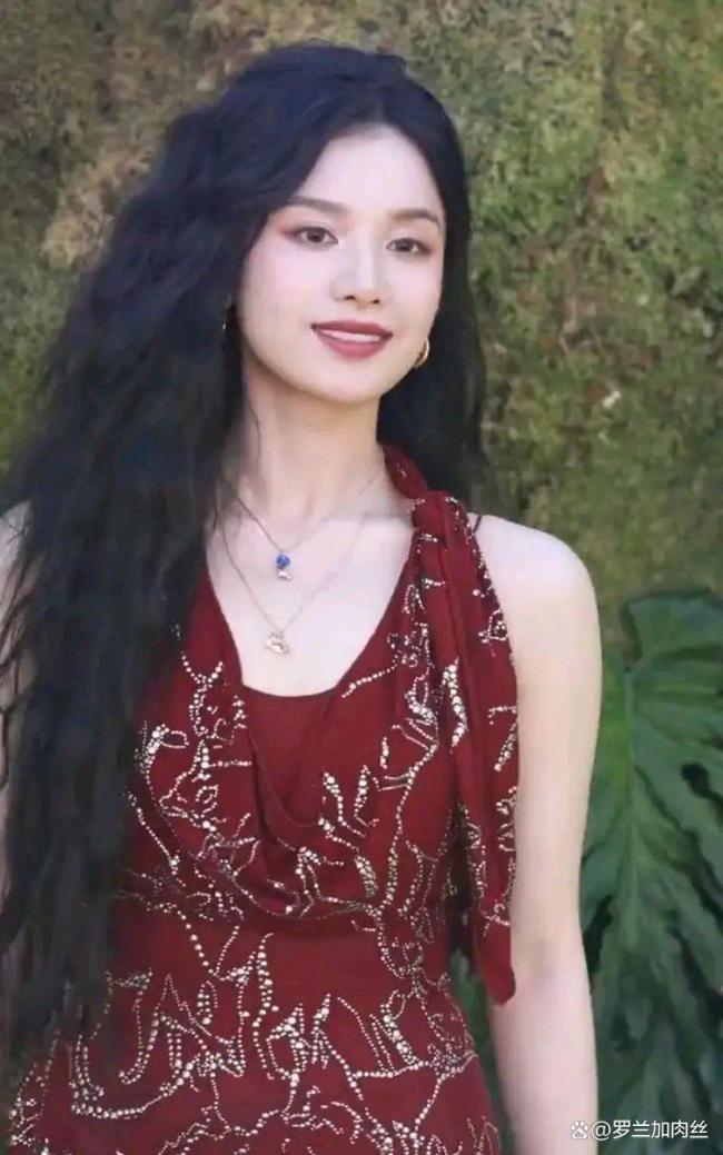 宋佳晒VOGUE合照 女星风采各异
