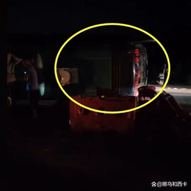 接送高考生车辆侧翻多人受伤 人祸非意外