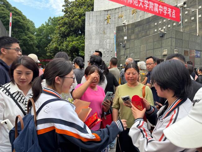 回顧各地考生花式出考場 喜悅與期待交織