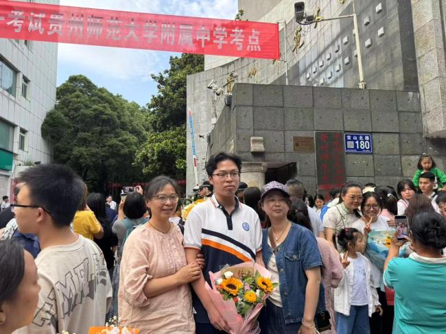回顧各地考生花式出考場 喜悅與期待交織