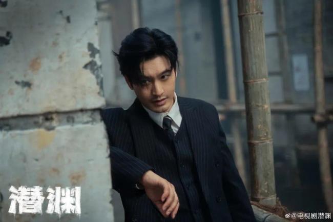 《潜渊》首播拿下卫视收视第一 黄晓明演绎失忆特工