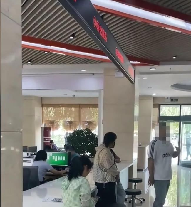 政務中心回應工作人員上班電腦打撲克 監(jiān)控將查證真相