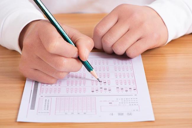 提前查分、内部录取……当心高考诈骗新招！