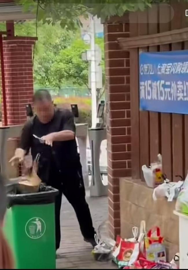 湖南一職校保安扔學(xué)生外賣 學(xué)?；貞?yīng)并承諾賠償
