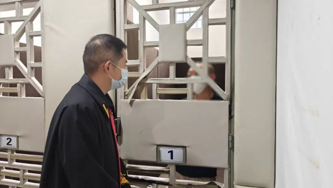 取保候?qū)彵桓嫒舜篝[法庭被捕 擾亂秩序遭嚴懲