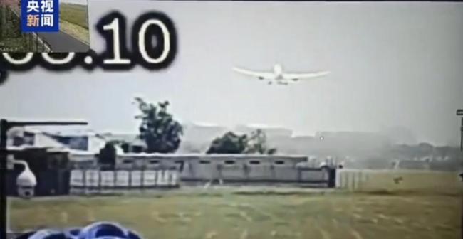 印度客機墜毀全程監(jiān)控首曝光 起飛后撞樓起火