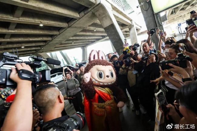 有博主收藏了近400只labubu 全球富婆新寵