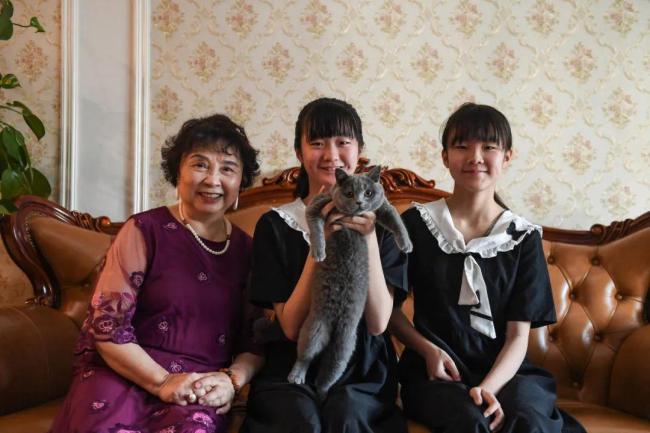 盛海琳谈女儿中考安排 母爱跨越年龄界限（广东一对新人坚持台风天结婚 风雨无阻的爱