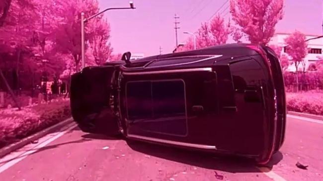 警民聯(lián)手共助側(cè)翻車主脫困 緊急救援轉(zhuǎn)危為安