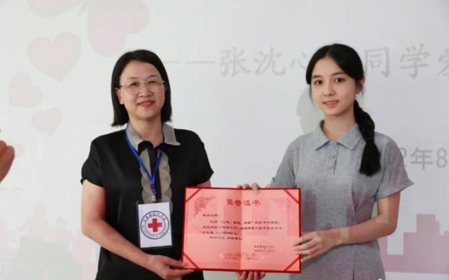 清華高顏值女孩回應(yīng)3年前被質(zhì)疑