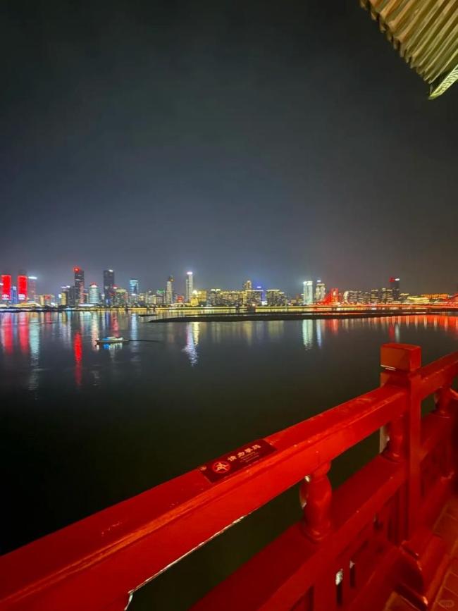 游客在滕王阁被无人机划伤 景区禁飞区事故引热议