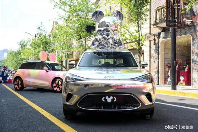 smart米奇限定藝術(shù)車亮相魔都 靈動(dòng)出奇Slay全場(chǎng)