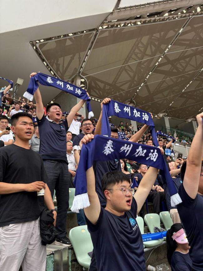 “蘇超”熱浪的臺(tái)前幕后 賽場內(nèi)外的激情碰撞