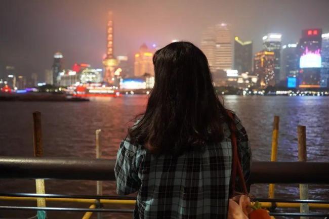 上海外滩观景台“钢管林立” 景观灯修缮进行中