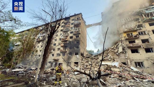 乌克兰基辅遭袭 已致14人死亡 空袭持续救援进行中