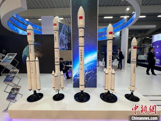 中国航天科技产品亮相巴黎航展 多款火箭模型首秀国际
