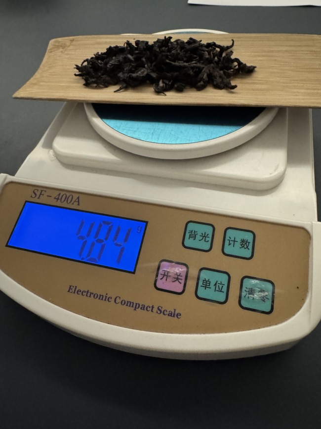 一条中华卖10块钱是啥套路 茶叶伪装香烟引发争议