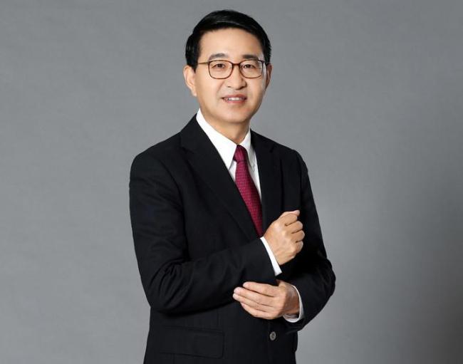 董事长三年薪酬2200万，紫光股份带着近800亿负债赴港输血 债务压力加剧