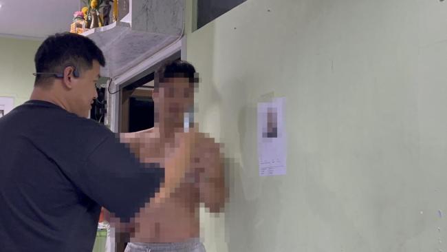韩国男子嫉妒前女友交往中国男友，持枪威胁囚禁前女友被捕