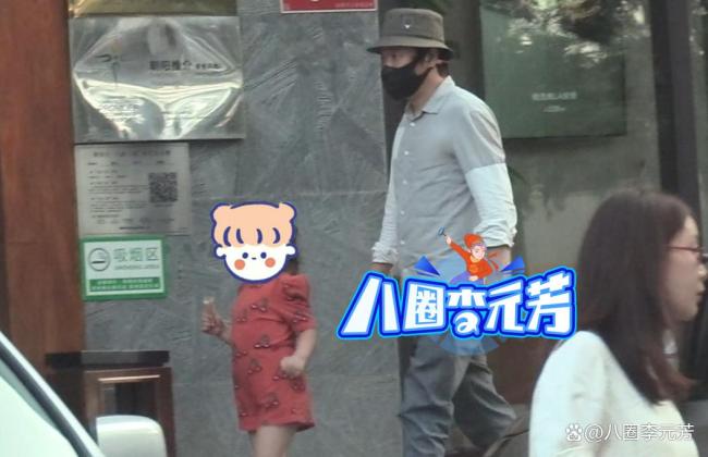 肖央和妻女外出聚餐！新片与王太利变“筷子父子”