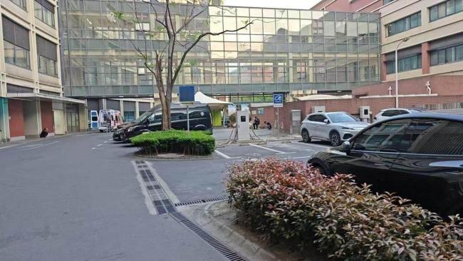 危重患者長(zhǎng)途轉(zhuǎn)運(yùn)貴在哪兒,？救護(hù)車(chē)跨省轉(zhuǎn)運(yùn)收費(fèi)2.8萬(wàn)元