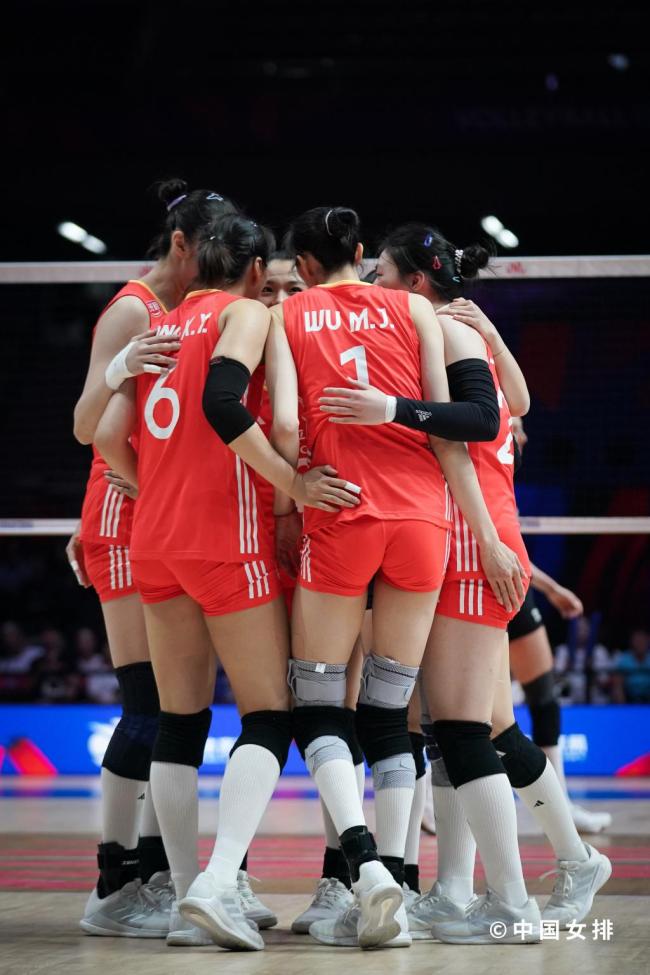 中國女排關(guān)鍵時刻頂住壓力 3-1戰(zhàn)勝捷克迎來開門紅 香港站首戰(zhàn)告捷