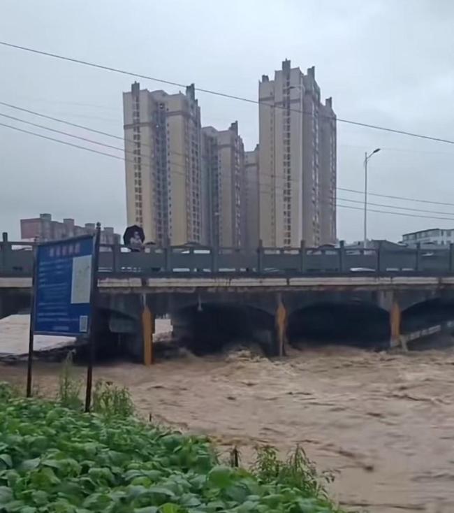 湖南龍山縣600余戶房屋被淹