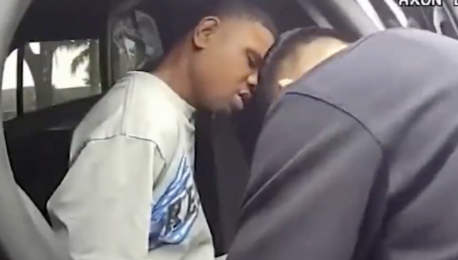 实拍：美国男子被警察击中后赞其枪法不错