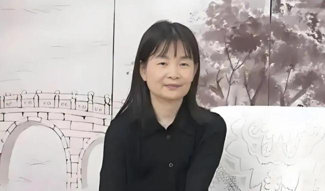 海天港股上市 55岁“打工女皇”敲锣 股价首日微涨