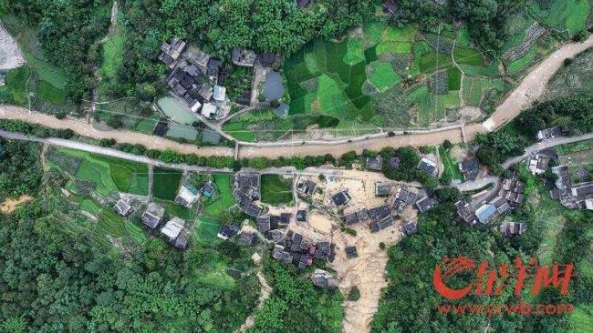 救57人女干部獲優(yōu)秀共產(chǎn)黨員稱號(hào) 村民暖心依靠