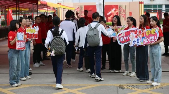 福建中考作文題出爐 未來(lái)總是甜的