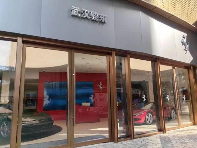 男子在4s店買法拉利 3年提不了車 退款無望引發(fā)關(guān)注