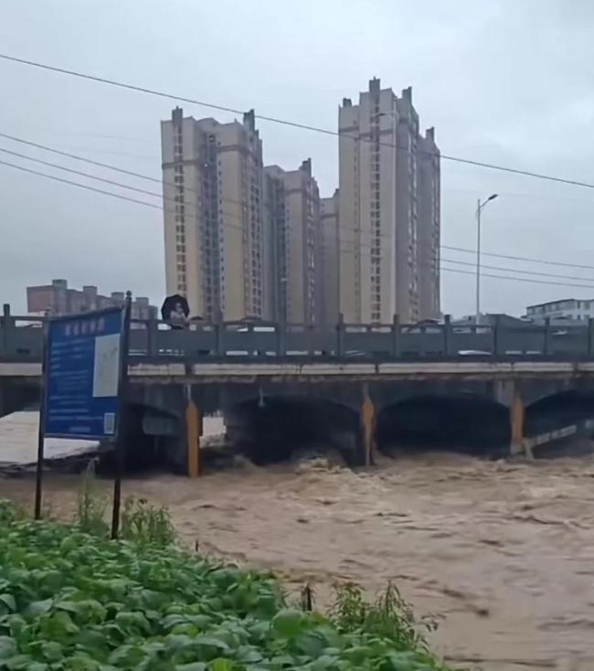湖南一小區(qū)車庫被淹4名業(yè)主失聯(lián) 搜救工作緊張進(jìn)行中