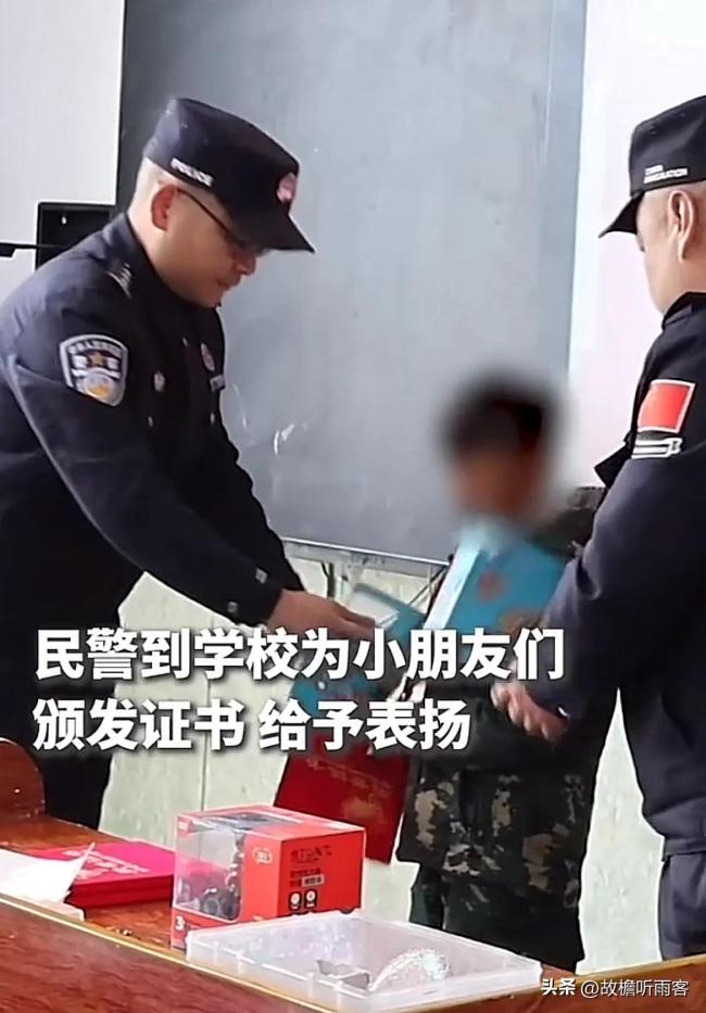 小學(xué)生識(shí)別出大麻及時(shí)報(bào)警,！