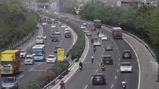 7名騎士高速路飆車其中1人還是寶媽