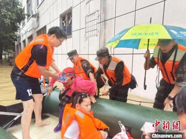廣西洪水倒灌150名師生被困 武警緊急救援