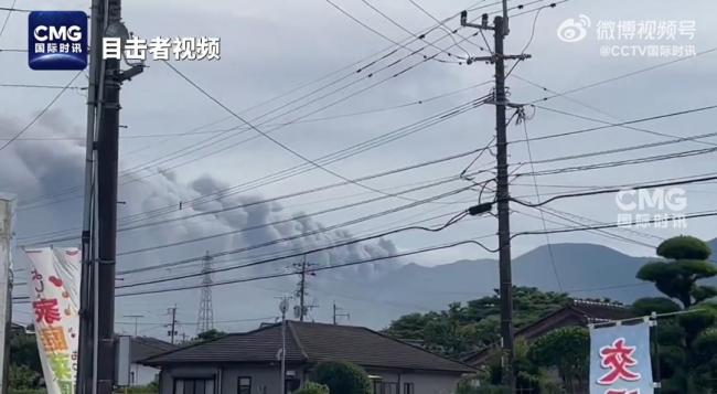 日本一火山时隔7年再喷发 新燃岳火山灰柱达500米