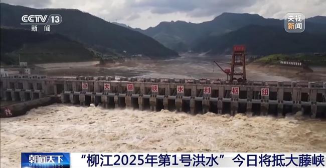广西大藤峡水利枢纽开闸泄洪 提前预腾库容