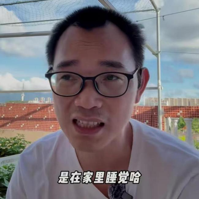 深圳程序员爸爸“车居”3年多 公园露营引热议