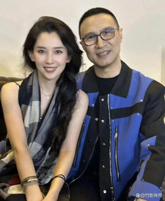 网友偶遇汪峰森林北牵手逛街