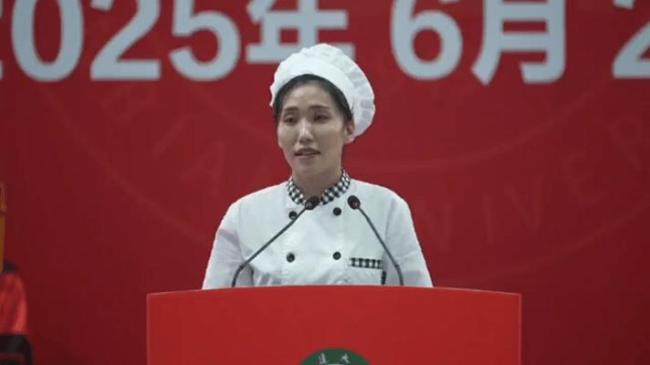 食堂阿姨畢業(yè)典禮發(fā)言“說(shuō)哭”網(wǎng)友