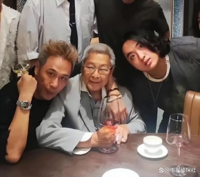 吴镇宇带妻儿与好友聚餐 温馨同框引关注