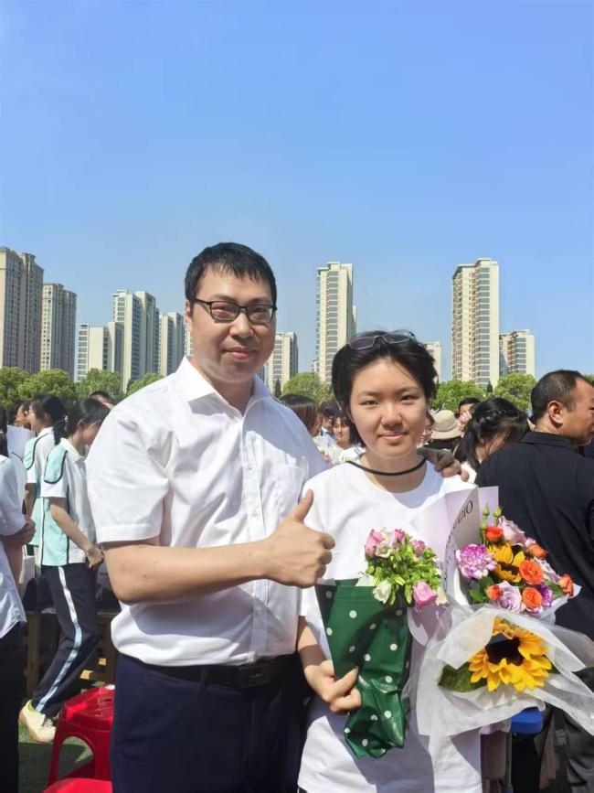 一班三個(gè)高分屏蔽考生，查到成績(jī)班主任嘴角壓不住了鼓掌狂喜