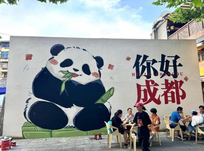 泡泡瑪特稱成都網(wǎng)紅涂鴉侵權(quán) LABUBU替換花花引發(fā)爭議