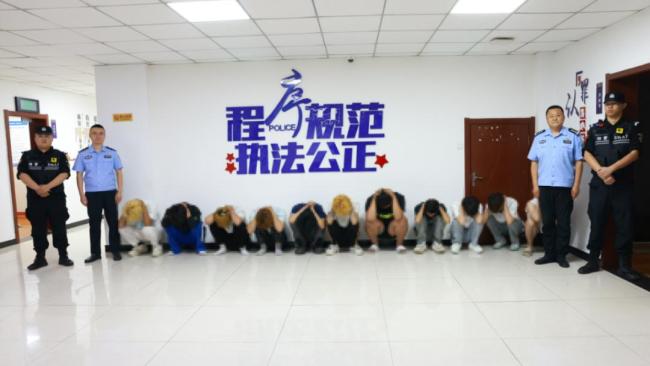23名砸车打人嫌犯被抓 小事引发大案