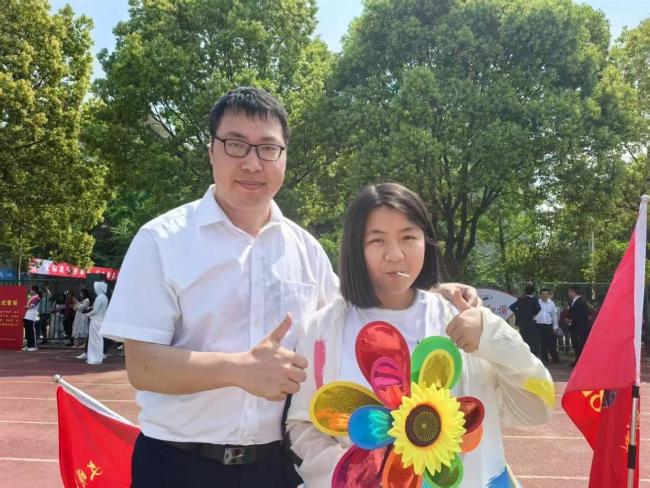 一班三個高分屏蔽考生,，查到成績班主任嘴角壓不住了鼓掌狂喜