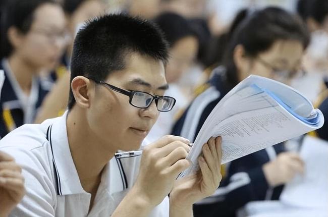 父母知道孩子高考成绩的反应 675分仍感失落