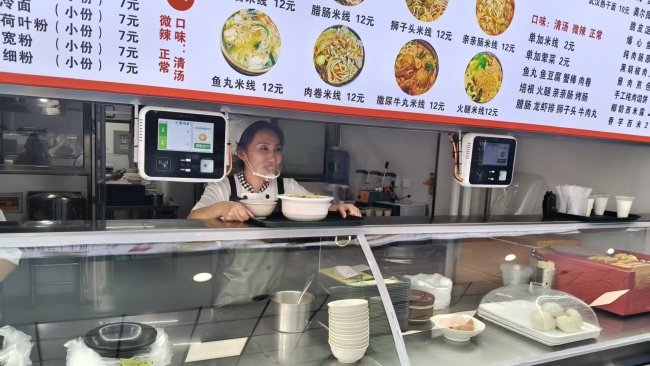 延边大学食堂阿姨：只想安心做饭 走红后婉拒采访